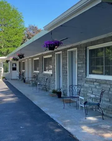 Nightshade Inn & Gardens
